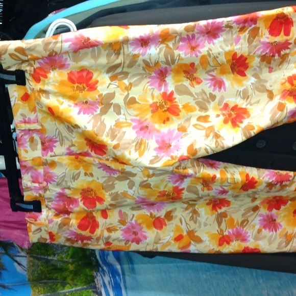 Rampage women's yellow floral Capri pants Sz 11 NWoT - Picture 11 of 17
